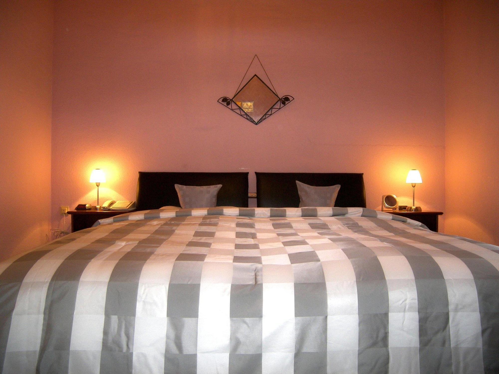 Hotel Attache Raunheim Ngoại thất bức ảnh