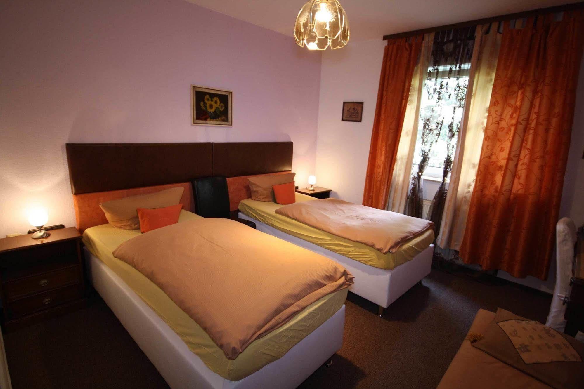 Hotel Attache Raunheim Ngoại thất bức ảnh